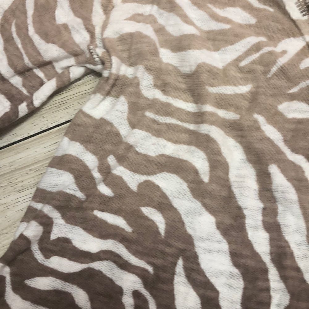 Chico’s taupe ombre zebra tunic with beads 2 - Picture 4 of 8